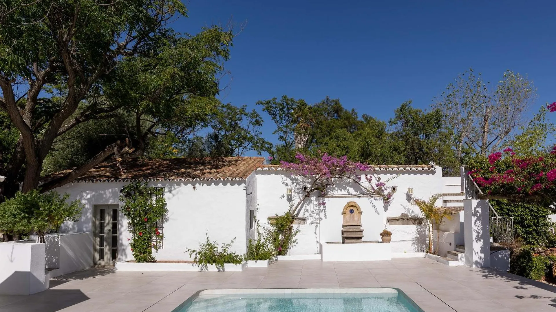 Amago Guesthouse Santa Bárbara de Nexe 0*,  Portekiz